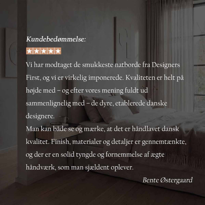 2 stk. sengeborde væghængt: BESIDE - grå m. egetræsskuffe